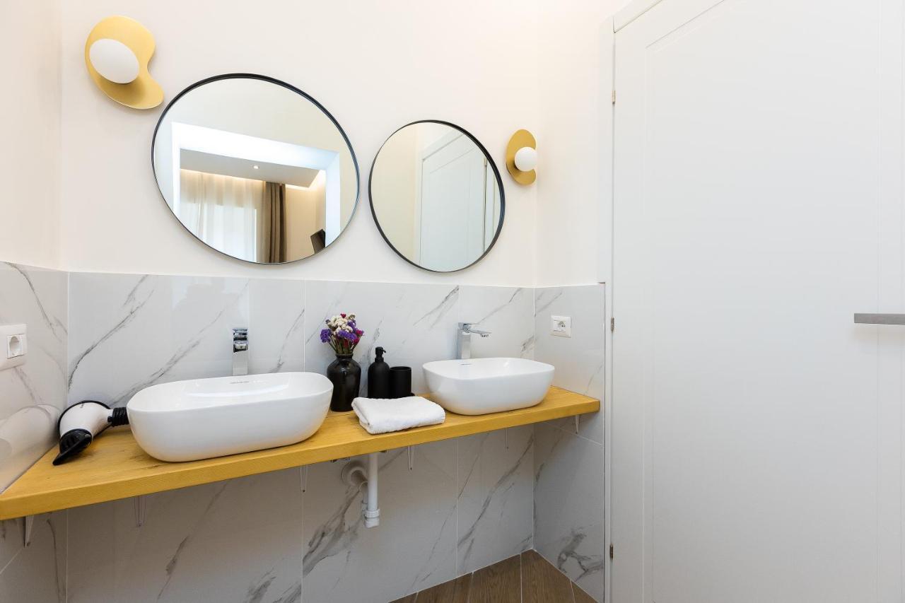 רומא Colosseum Boutique Apartment מראה חיצוני תמונה